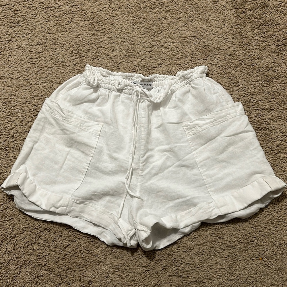 Zara Large pocket white shorts with drawstring